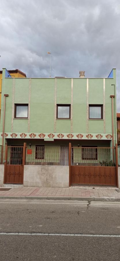 Apartamentos Turisticos Las 3 Golondrinas Penafiel Exterior photo