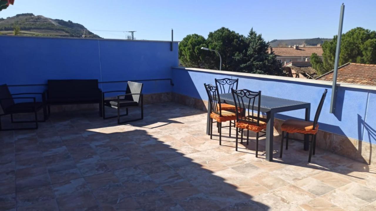 Apartamentos Turisticos Las 3 Golondrinas Penafiel Exterior photo